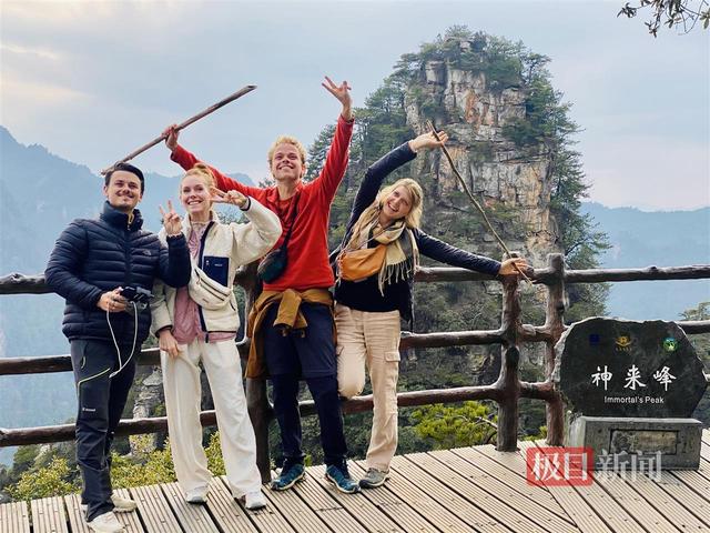 外国旅客扎堆张家界