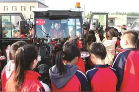 走近环卫工 体验劳动美图片