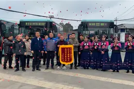 居民出行更方便，高峰镇集镇公交车线路开通啦！图片