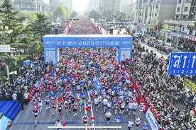 42.195公里的济宁闪耀 ——2025济宁马拉松激情开跑图片