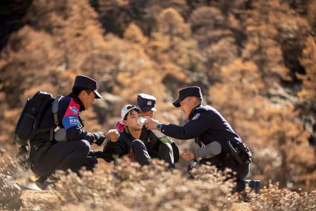 凭什么它是“全球最牛警务室”？来稻城亚丁打卡这道最美“警”色
