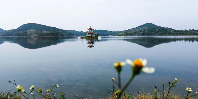 青睐绵阳 ‖ 湖光迷彩醉秋色，川超激战正当时！