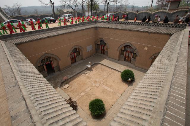 文化遗产耀中原|进村不见房！黄土塬上的“地下四合院”