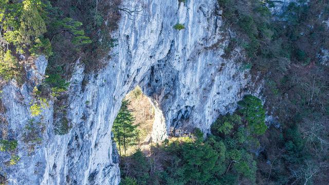 巴东：穿洞藏幽！秘境小神农架的自然画卷~