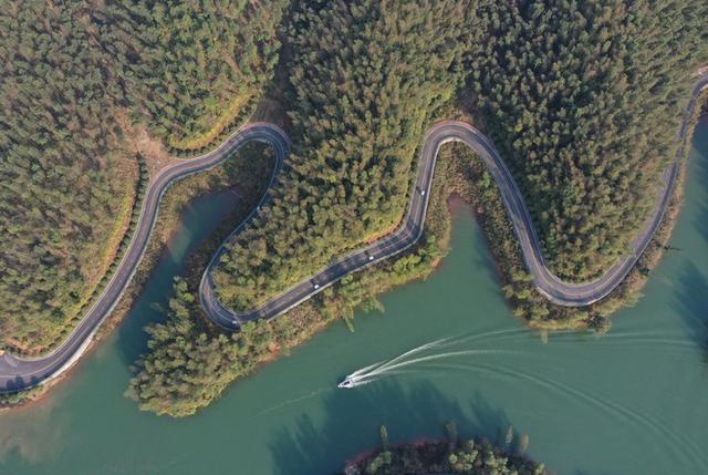 “麻雀乡镇”的“振兴账”——贵州山乡新事录