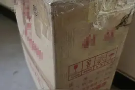 女子为归还27年前同事寄放物求助警方：逐个联系同名者寻得图片