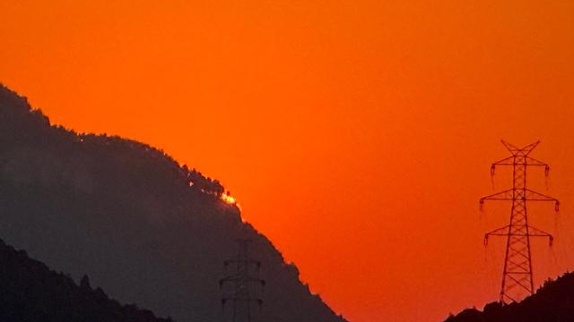 济南群山之上，夕阳晚归图