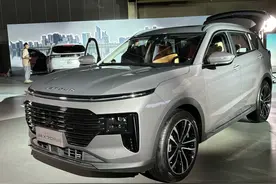 全新X70 PLUS起售价11.19万元！捷途两年内将推15款新车，欲于2026年实现年销百万辆目标图片