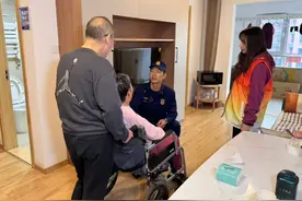 北京：推电动自行车进电梯，最高罚一千图片