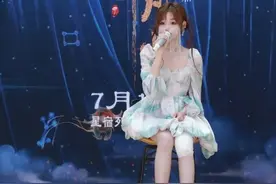 热搜第一！歌手黄霄雲突遭车祸，面部腿部受伤图片