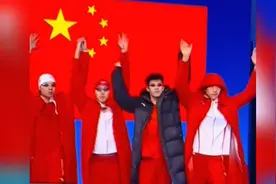 游泳“男模队”外网爆火，潘展乐“中国氛围感”担当，覃海洋“硬控导播30秒”图片