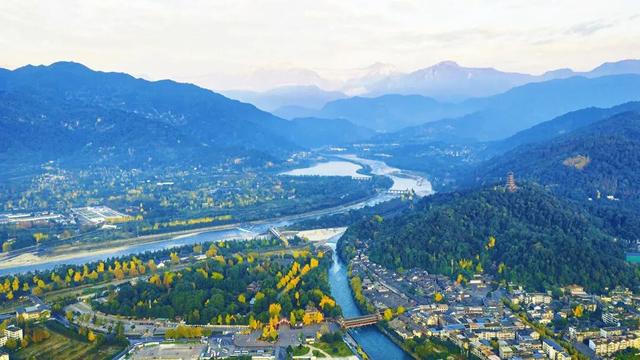 《堰明山青幸福人》 ——致青城山-都江堰申遗成功25周年