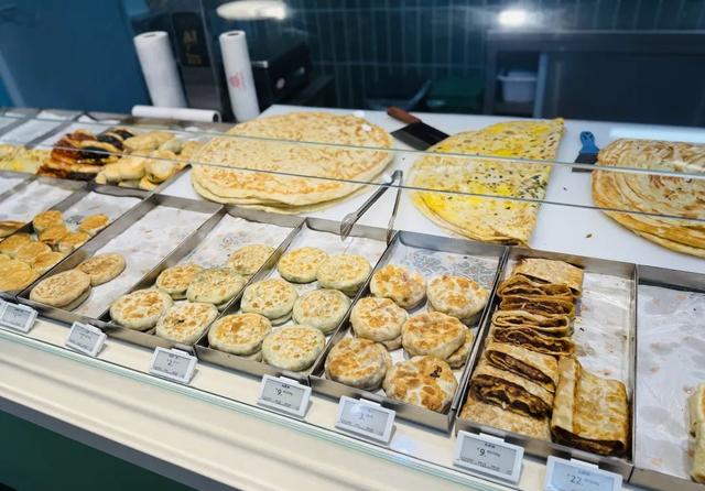 「贵妇超市」，正在变成「穷鬼食堂」？