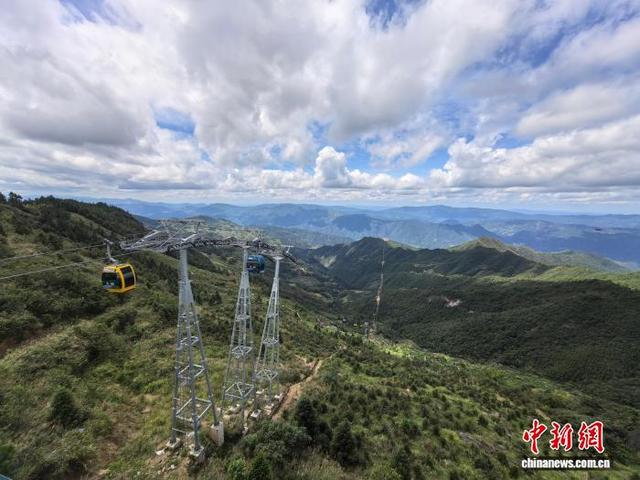 “中国最长索道”湖南雪峰山景区首航 全长约7600米