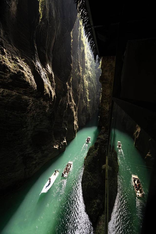 鹤峰：一泓秋水染峡谷