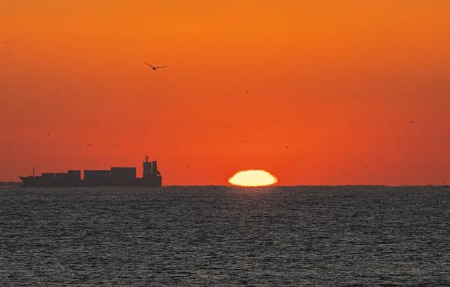 这个冬天，总要来青岛看一场日出吧！