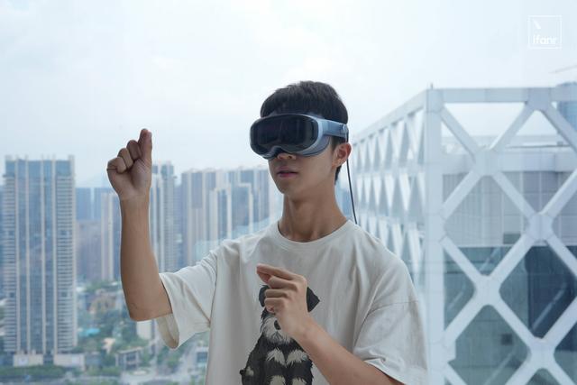两年之后，Vision Pro 终于迎来对手