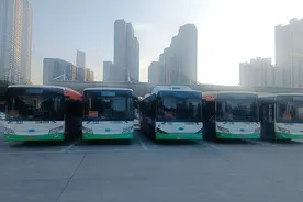 薛之谦、潘玮柏都来了！武汉开通3条定制公交直达现场图片