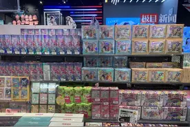 学生痴迷“拆”“集”三寸小卡，专家：须规范和教育双管齐下图片