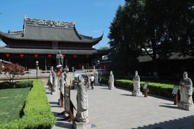 新同学，请留步！一起在秦淮解锁青春新玩法→