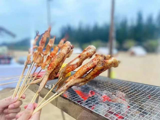钦州周末限定快乐→潮水踏浪而来，把烦恼都卷进大海！