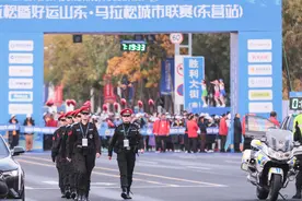 东营公安圆满完成2024黄河口（东营）马拉松赛安保工作图片