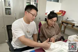 武汉母子，在新疆一起教数学图片