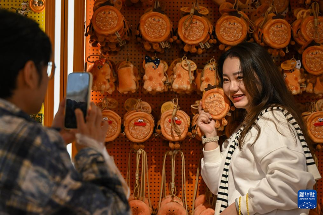 新疆国际大巴扎游人如织