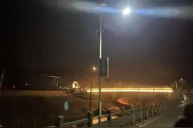 盏盏路灯照亮回家路！湖北十堰市何家湾村160盏太阳能路灯亮起来图片