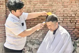 点赞河北 | 为老人免费理发，河北这个大姐已经坚持了32年图片