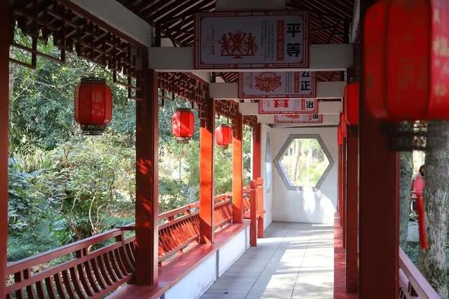 “秃顶”已久的张堰公园亭子，最近…