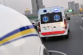 “你只管踩油门，剩下的交给济南交警！”图片