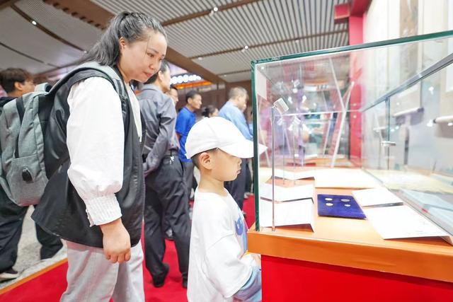西安站“一步三展”：在火车站与唐诗长安重逢