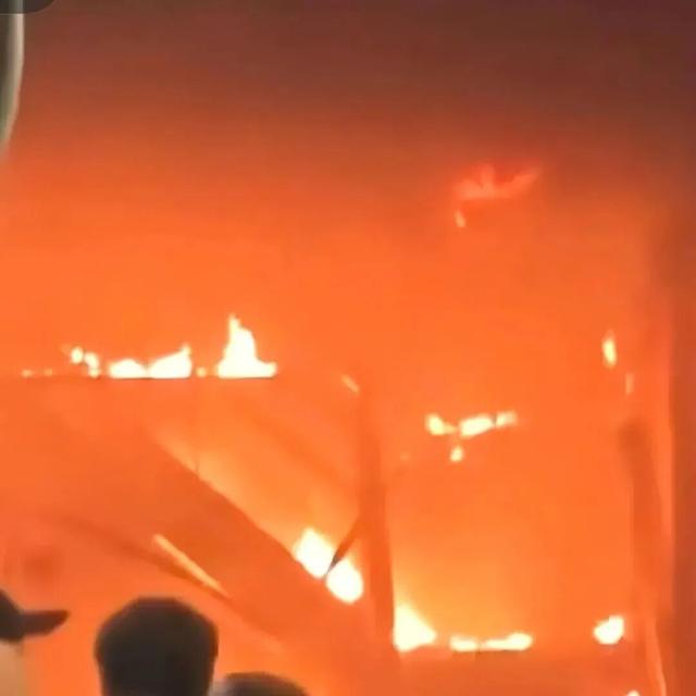 3人死亡！山西一大厦发生火灾，初查系门洞处有可燃物起火