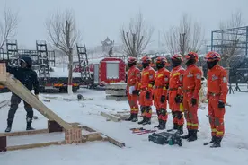 夏练三伏、冬练三九，巴州森林消防支队冰天雪地聚焦实战练尖兵图片