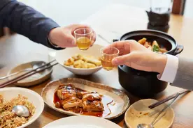 我认识了他十年，原来他的身份是虚构的……图片