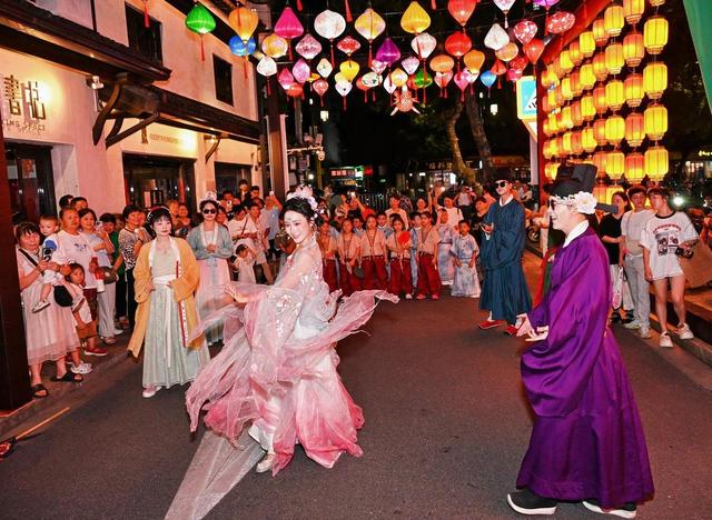 越城古街“南宋烟火集” 沉浸式文旅体验点靓古城夜经济