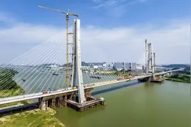 同类型桥梁世界之最！广湛高铁跨东平水道斜拉桥合龙图片