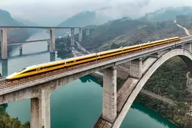 重庆东-黔江，发车！渝厦高铁重庆段开始试运行图片