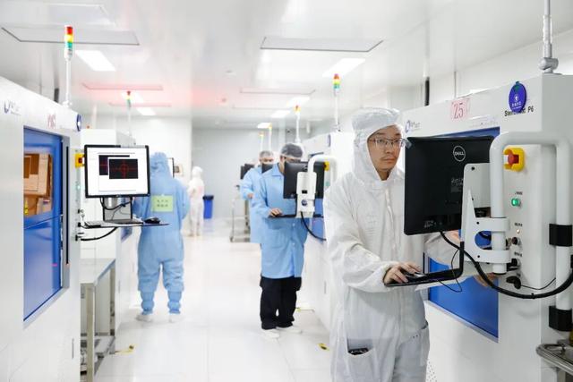 激光蚀刻，精准检测……松江企业生产忙