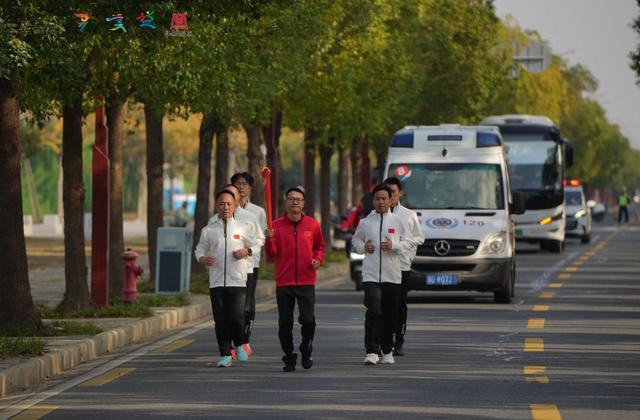 图文直播：2025全国体育文化宣传推广活动(湖北·荆州站)火炬传递