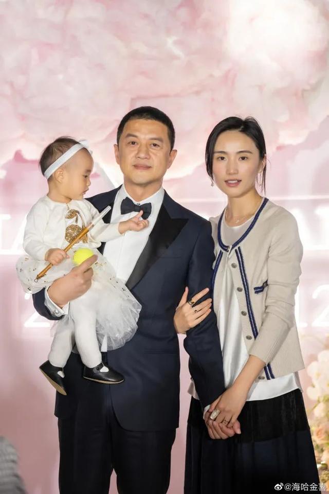 54岁演员李亚鹏官宣离婚：早些时候已经办理了离婚手续，孩子跟随母亲生活，由双方共同抚养