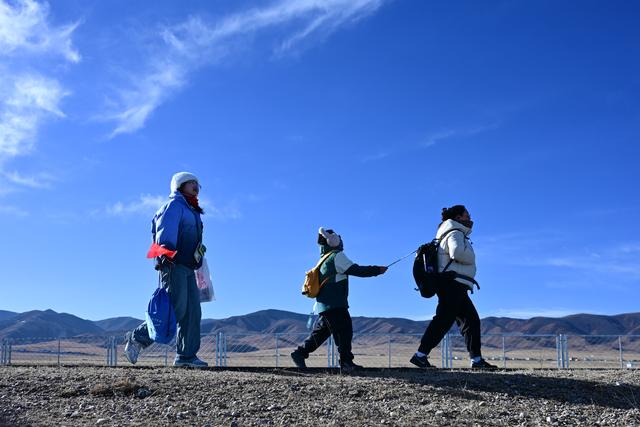 （体育）全民健身——徒步青海湖畔