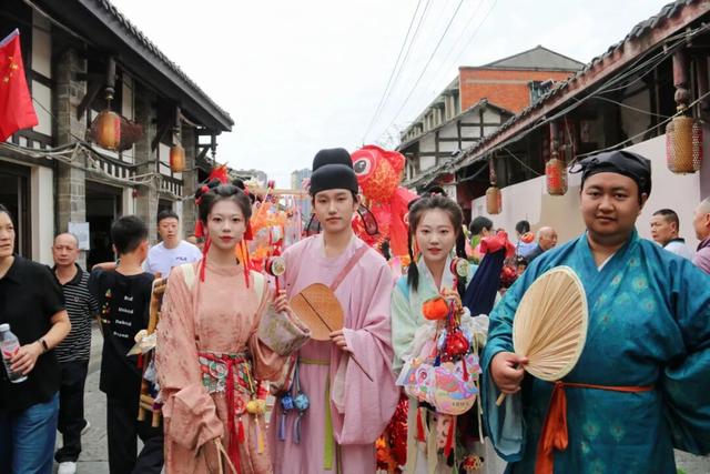 巡游互动、文化体验、趣味游园......城厢古城继续嗨起走→