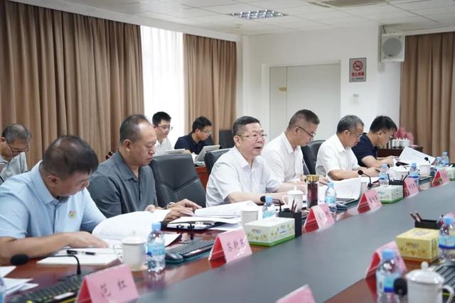 杨静华到自治区文化和旅游厅走访调研