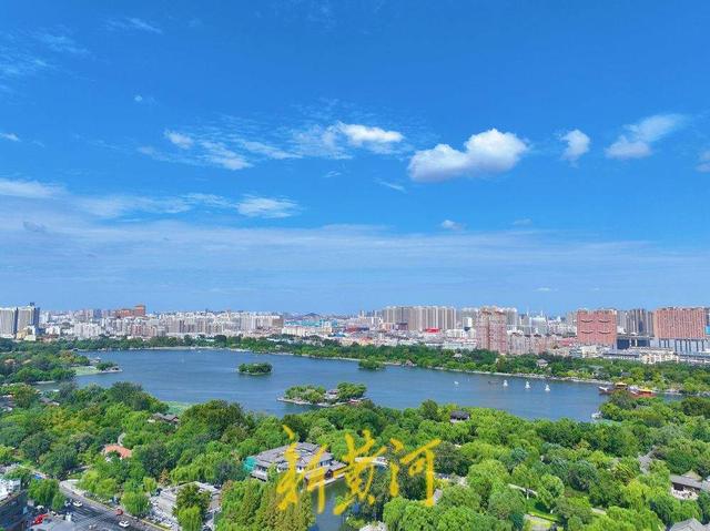 雨后初晴 济南大明湖畔画中游