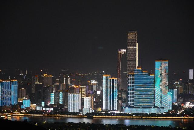 你有一份岳麓山登高攻略请查收！“长沙之眼”瞰全景，索道穿林赏星城
