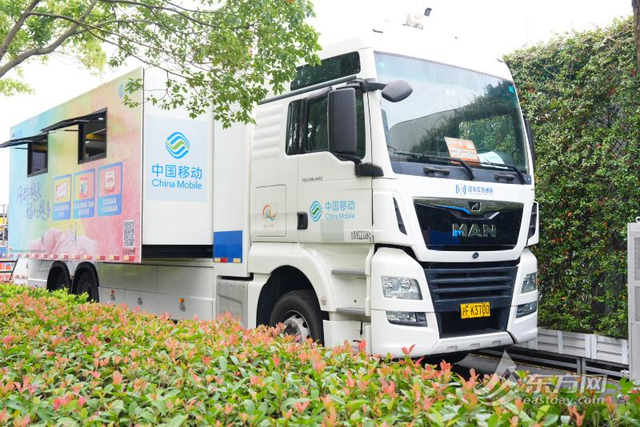 从数字底座到人文关怀，“硬核”科技与“柔性”服务共筑进博精彩