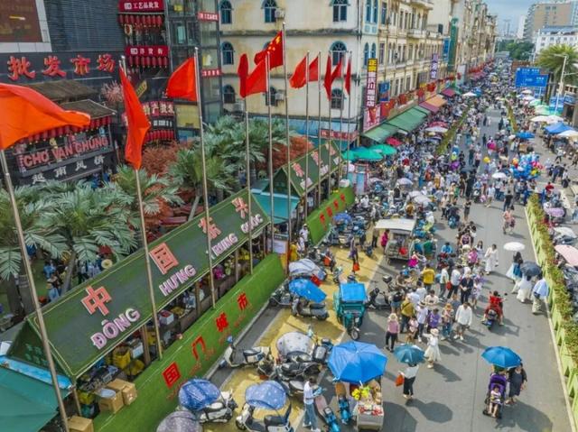 坐上公交游八桂 一路繁花一路景