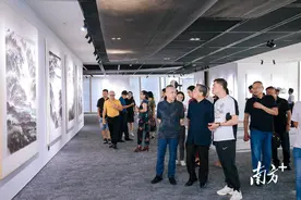 纵横笔墨抒写时代精神，许钦松山水精品走进深圳湾图片